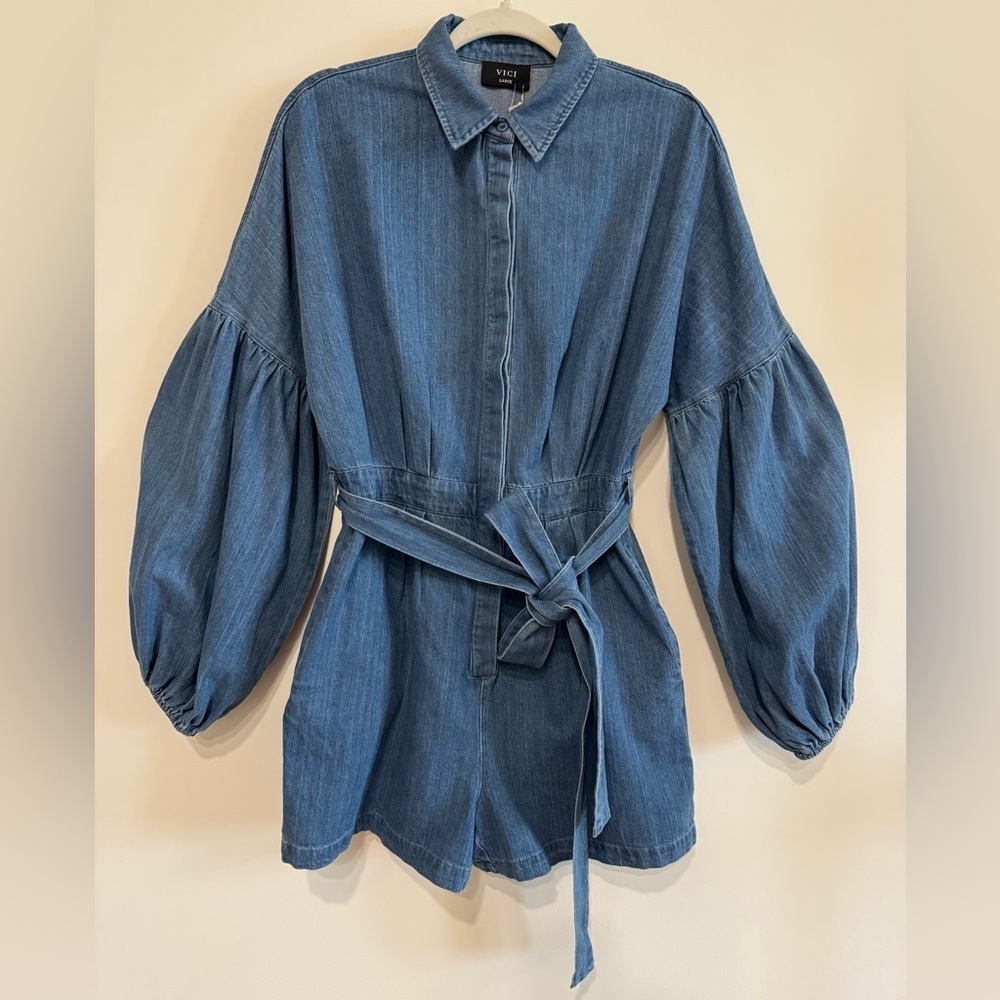 NEW VICI Apple Picking Denim Balloon Sleeve Shorts
Romper Cotton Blend Size L - Picture 3 of 14